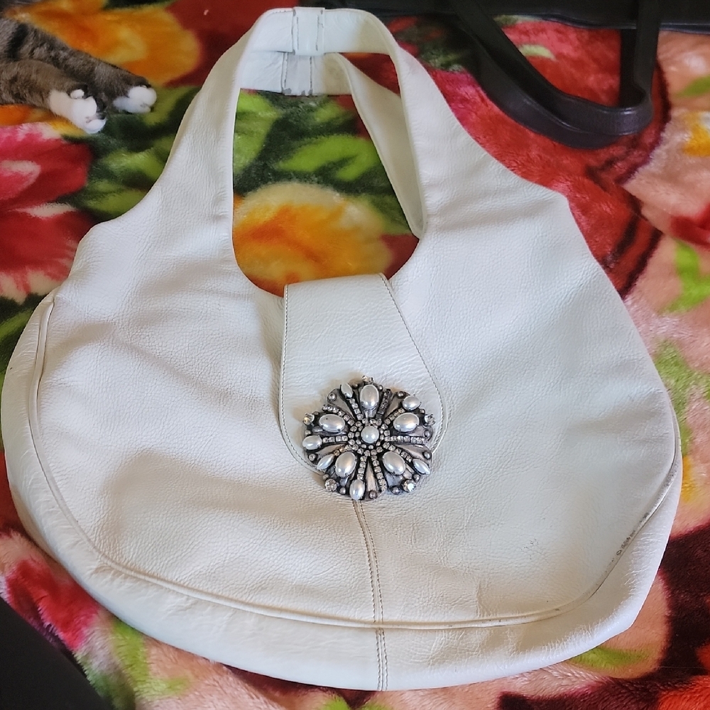 Pulicati White Hobo Bag with Chic Design